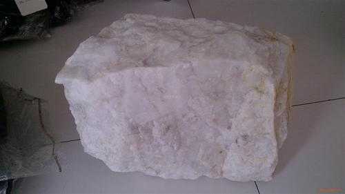 石英岩是什么结构（石英石是什么石）
